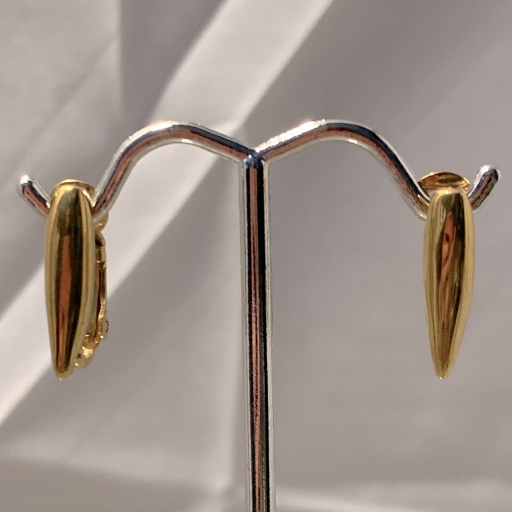 Vintage Trifari Gold Tone Earrings